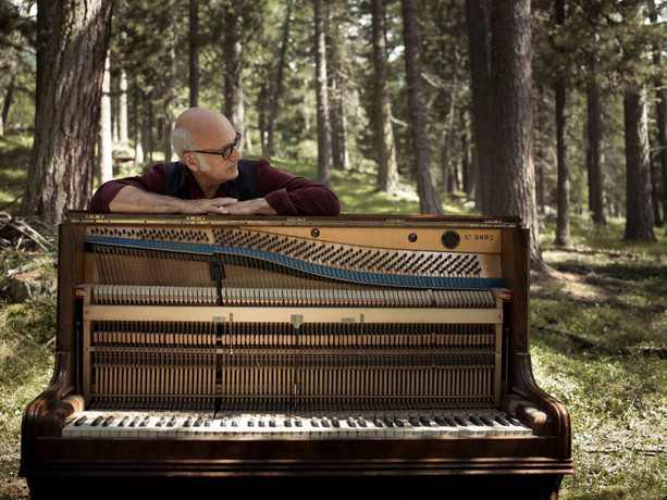 È ‘Pathos’ il nuovo singolo del pianista e compositore Ludovico Einaudi