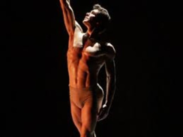 Trentesimo anniversario di carriera per Roberto Bolle che festeggia alla Scala