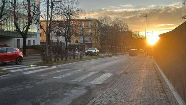 Alba, ennesimo investimento stradale in via Ognissanti. Interviene l’elisoccorso