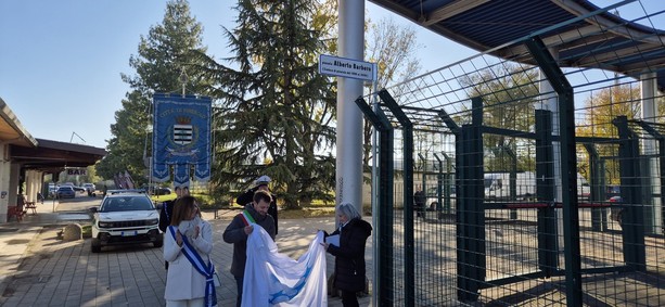 Il sindaco delle Olimpiadi dà il nome al piazzale del Palaghiaccio di Pinerolo