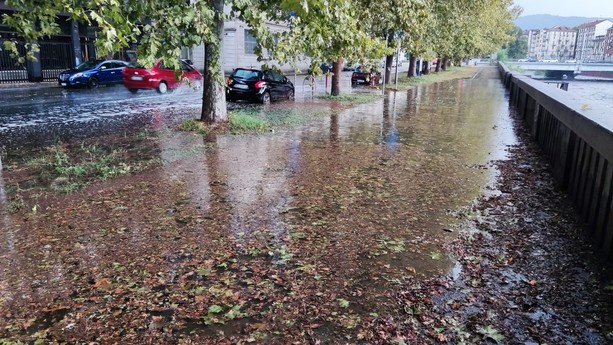 Lungo Dora Firenze allagato, il grido di dolore di un lettore: &quot;Appena piove, finisce sempre così&quot; [FOTO]