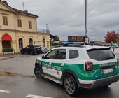 Guida con la patente sospesa dopo aver provocato diversi incidenti: donna di Centallo fermata dalla polizia locale