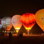 Le mongolfiere si accendono a tempo di musica per il &quot;Night Glow&quot; a Mondovì [FOTO]