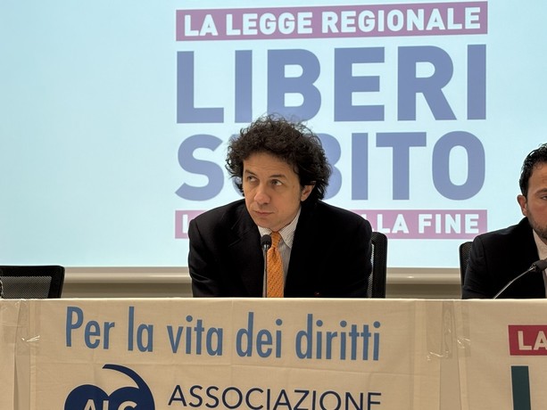 Riparte l’iter per una legge regionale sul fine vita, Marco Cappato in Regione: “Tempi e regole certe per le persone che soffrono”