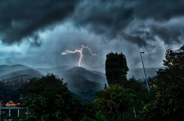 Confermato il peggioramento del tempo sulla Liguria: allerta gialla per temporali sulla nostra provincia fino a mezzanotte di domani