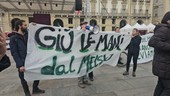 &quot;Giù le mani del Meisino&quot;: ambientalisti protestano durante l'inaugurazione di Just the Woman. Contestato Carretta [FOTO e VIDEO]