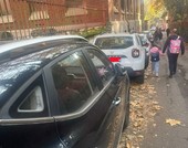 &quot;Parcheggio selvaggio&quot; nei pressi della scuola Dante: la segnalazione di un lettore