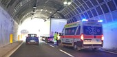 A10, incidente in galleria tra Spotorno e Feglino: scontro camion-auto, traffico in tilt (FOTO)