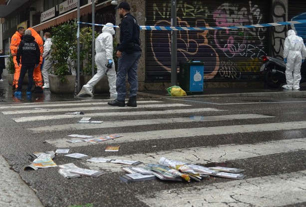 Omicidio a Milano: uomo ucciso a colpi di forbice dal titolare del bar che aveva tentato di rapinare