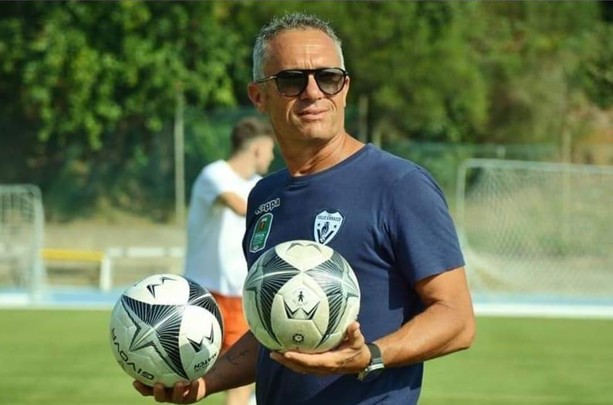 Calcio, Savona. Le luci della ribalta per Lele Cola: &quot;Spero di guadagnarmi le copertine grazie ai risultati. Non snaturerò le mie convinzioni, ma serve intelligenza&quot;