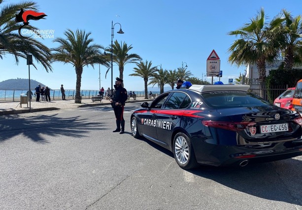 Borghetto S. Spirito, 26enne arrestato con hashish e marijuana: a tradirlo il forte odore di stupefacente all'interno dell'auto