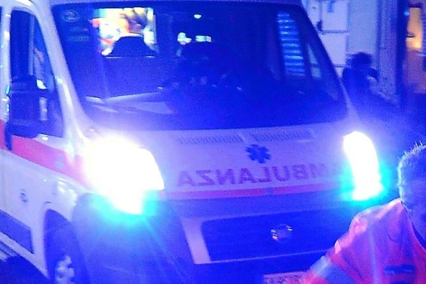 Aggressioni, incidenti e alcol: notte movimentata per i soccorritori. A Varese rissa con un ferito in via Orrigoni