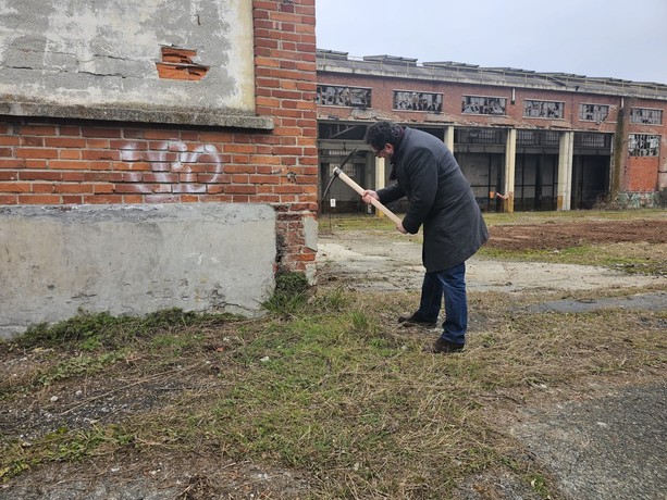 Grandi Motori, al via le demolizioni: nel futuro un giardino, ma anche studentati ed un supermercato [FOTO]