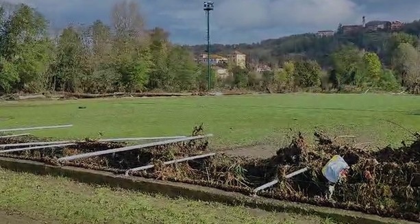 Calcio, Dego. Dramma sportivo al Perotti: &quot;Un metro e mezzo d'acqua al campo, il fiume ha portato via tutto&quot;