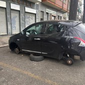 Rubano pneumatici e spazzole tergicristalli: “A Torino sud non c’è più sicurezza”