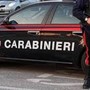 Rapina a mano armata ai danni di un money transfer: uomo ferito a una mano, bandito in fuga