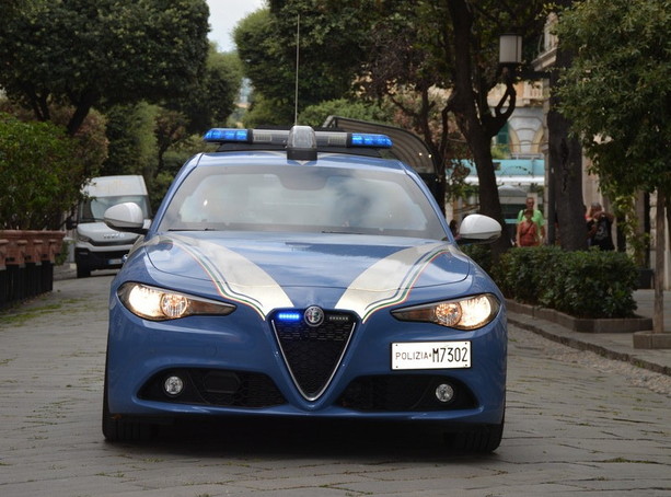 Aggressione e fuga nel centro di Savona: arrestato dalla Polizia un quarantenne senza fissa dimora