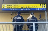 Controlli della polizia locale alla stazione di Arcisate: identificate 40 persone