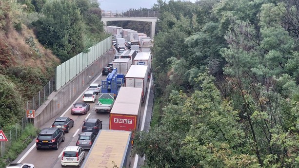 Autostrada gratuita (o scontata) nei tratti con cantieri, il consiglio regionale dice “sì” all’unanimità. Bucci: “Se il sistema non funziona, non è corretto chiedere il pedaggio”