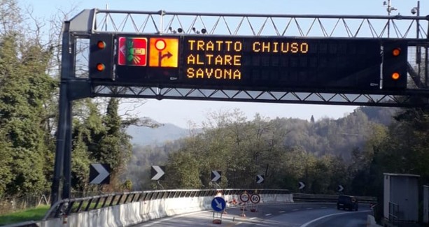 Drammatico incidente in un cantiere sulla A6: morto un operaio, chiuso il tratto autostradale