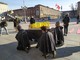 In piazza Castello celebrato il “funerale del futuro” contro la crisi climatica (FOTO e VIDEO)