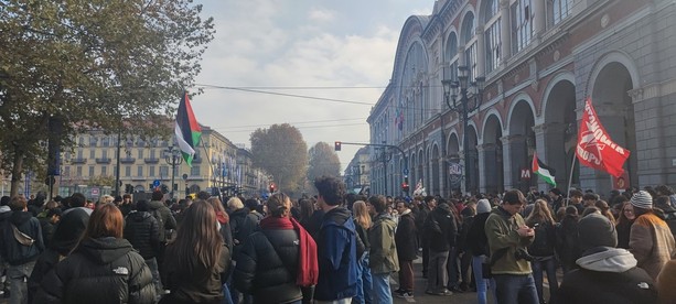 Tensioni tra polizia e Pro Pal dopo il corteo dei sindacati: scontri a Porta Nuova [VIDEO e FOTO]