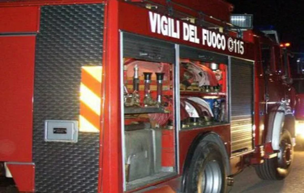 Mombercelli: intervento notturno dei vigili del fuoco per un principio di incendio tetto