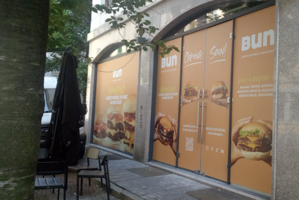 Altra novità tra i negozi del centro di Varese: &quot;Cioccolati Italiani&quot; si fa in due: arriva &quot;Bun - Unbelievable Burgers&quot;