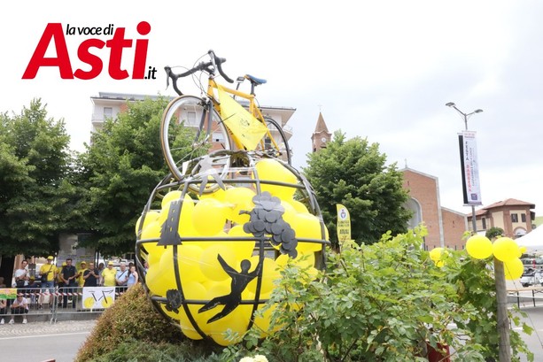 Un’edizione storica del Tour de France è passata anche nell’Astigiano: diversi comuni si sono colorati di giallo per il passaggio della Grande Boucle [GALLERIA FOTOGRAFICA]