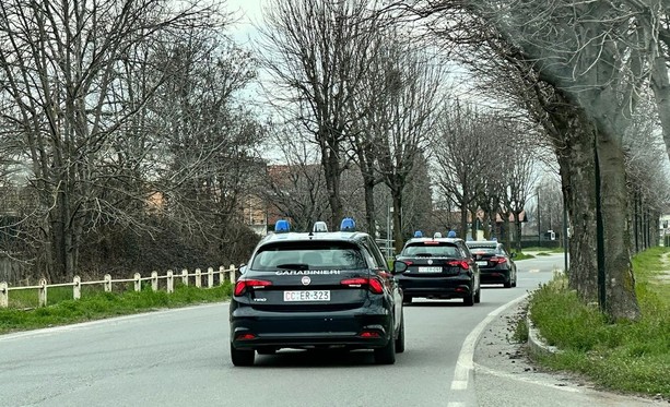 Tre minorenni agli arresti a Fossano: malmenavano i coetanei per soldi. Per loro anche l’accusa di rapina a mano armata per un colpo ai danni di un market [VIDEO]