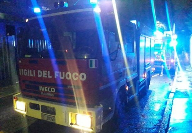 Busto: box in fiamme, evacuato condominio di nove piani. Una persona soccorsa