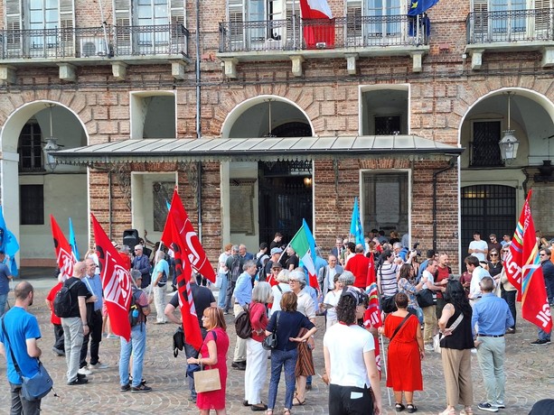 I giornalisti scendono in piazza contro l'aggressione di Casapound: &quot;Ci dobbiamo battere oggi, domani, sempre&quot;