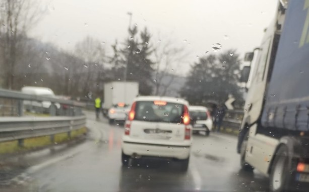 Varese, incidente sulla strada per il Ponte di Vedano: traffico in tilt