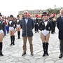 Sanremo si riempie di musica e colori: la parata di bande e gruppi folkloristici incanta il pubblico (Foto e video)