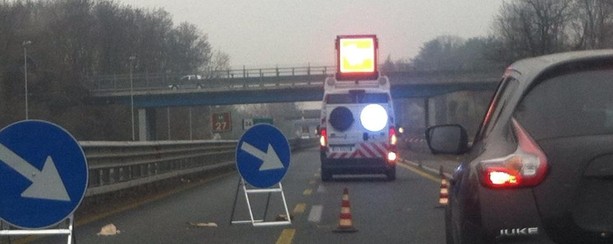 Incidente tra più auto sul cavalcavia dell'Autolaghi a Busto: cinque persone soccorse, traffico in tilt