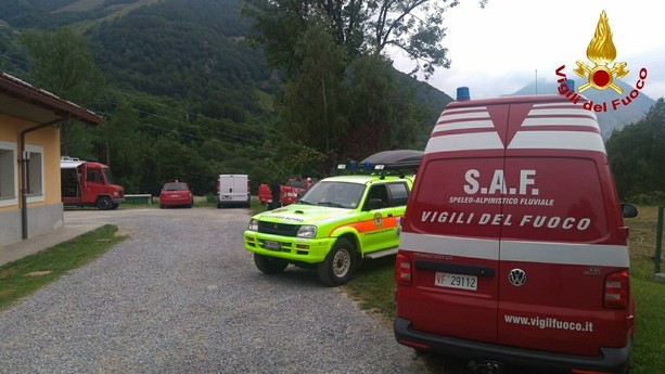 Trovato morto dentro una tinozza di vino a Busca: sul posto 118, vigili del fuoco e carabinieri