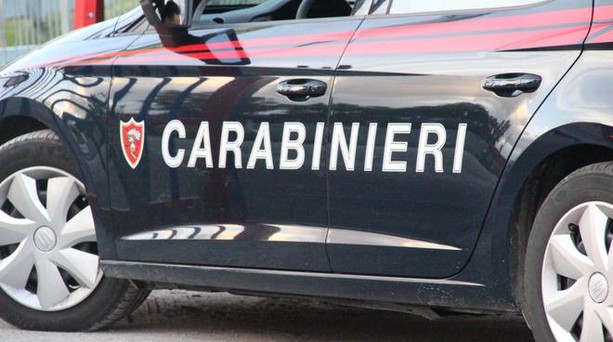 Palpeggia minorenne, allenatore di pallavolo del Varesotto arrestato dai carabinieri