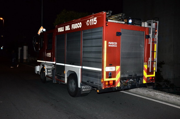 Testico, a fuoco il tetto di una mansarda, incendio spento dai vigili del fuoco