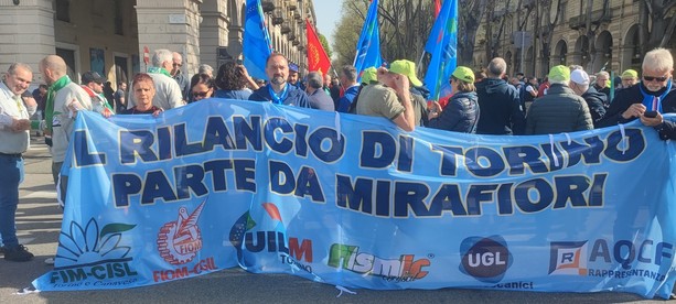 Mirafiori, i sindacati rispondono a Tavares: &quot;Inaccettabile, questa situazione frutto delle sue scelte&quot;