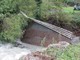 Maltempo a Quiliano, crolla un ponte in località a Trexenda: famiglie isolate (FOTO E VIDEO)