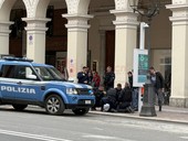 Persona armata in banca a Cuneo: interviene la squadra UOPI della Polizia, ma è una pistola giocattolo