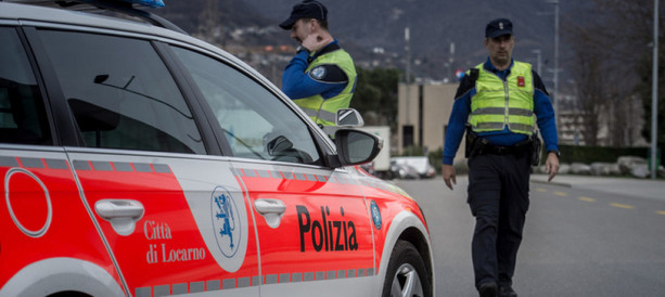 Fuori strada con l'autobus in Canton Ticino: conducente del Varesotto lotta per la vita