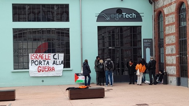 Israele, blitz dei pro Pal alle Ogr: occupata l'ala dove ci sono le startup e Leonardo