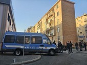 Sgombero in corso nell'alloggio via Aosta, casa di abusivi e disperati