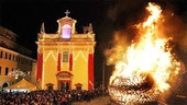 E' il giorno del Falò di Sant'Antonio: alle 21 l'accensione della pira