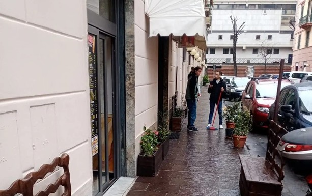 Aggredito con un taglierino in pizzeria, il titolare: &quot;Non è la prima volta che rischiamo la vita, il centro di Savona non è tranquillo&quot;