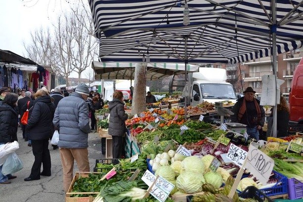 Fase due anche per il mercato di Grugliasco: dal 23 maggio nuove regole in viale Echirolles e via Leon Tron