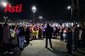 Asti accende “100 mila luci contro il buio del regime”