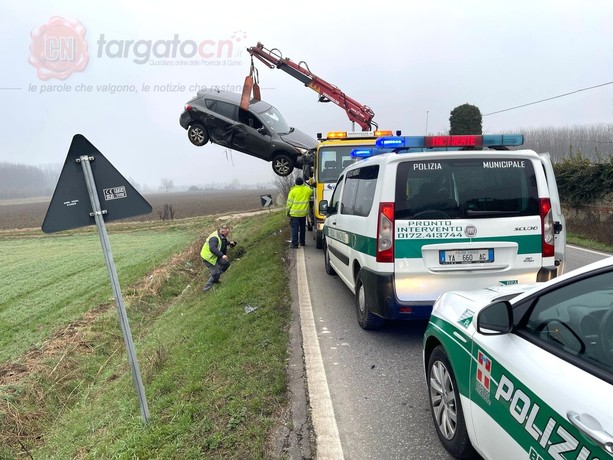 Un sorpasso in curva la causa dell’incidente che ieri ha bloccato per ore la Provinciale 7 tra Pollenzo e Cherasco