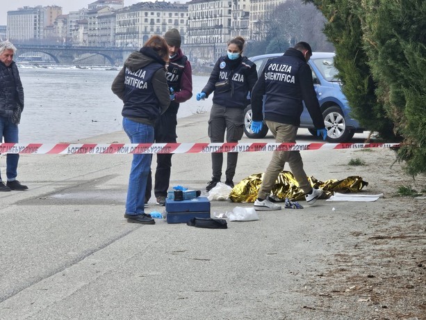 Mistero sulle rive del fiume, recuperato un cadavere in Lungo Po Antonelli [FOTO]